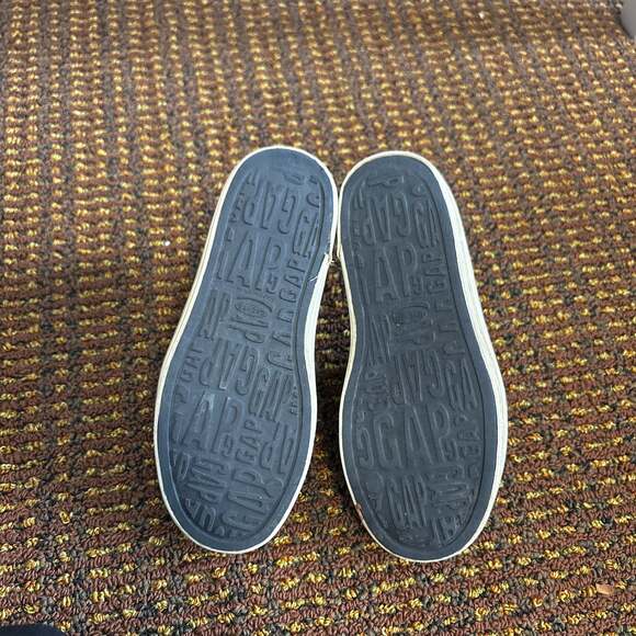 GAP - Picture 2 of 3